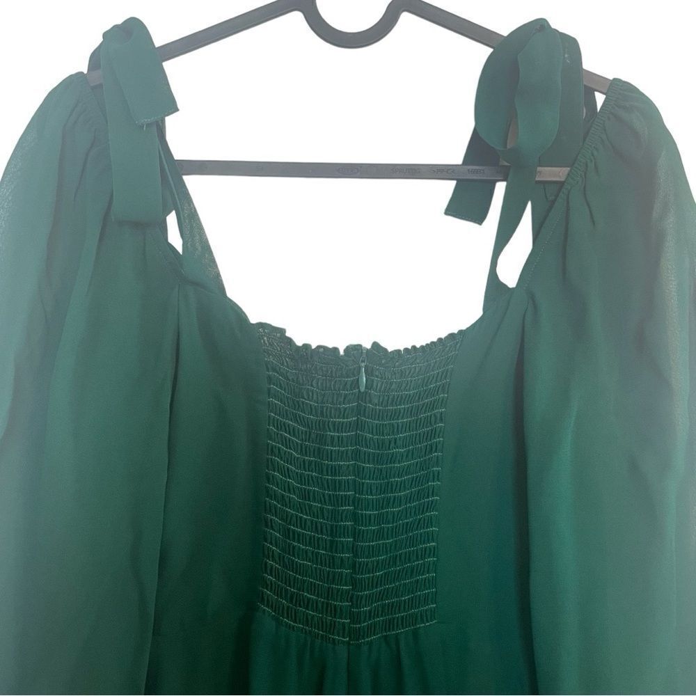 Reformation Breeze Cold Shoulder Midi Dress in Emerald 2 - Picture 4 of 6